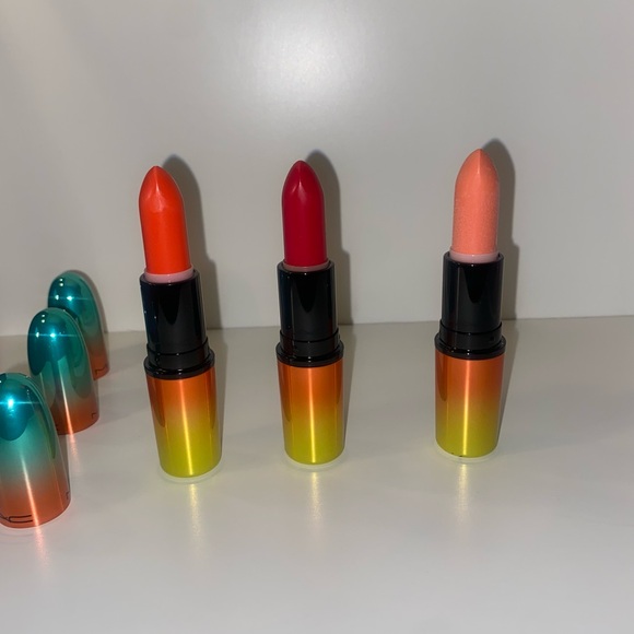 Mac wash and dry lipstick bundle - Picture 3 of 11